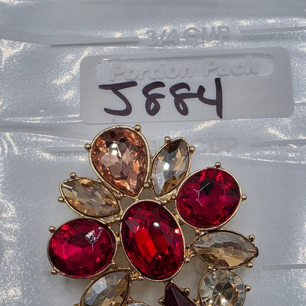 Unbranded intricate gold